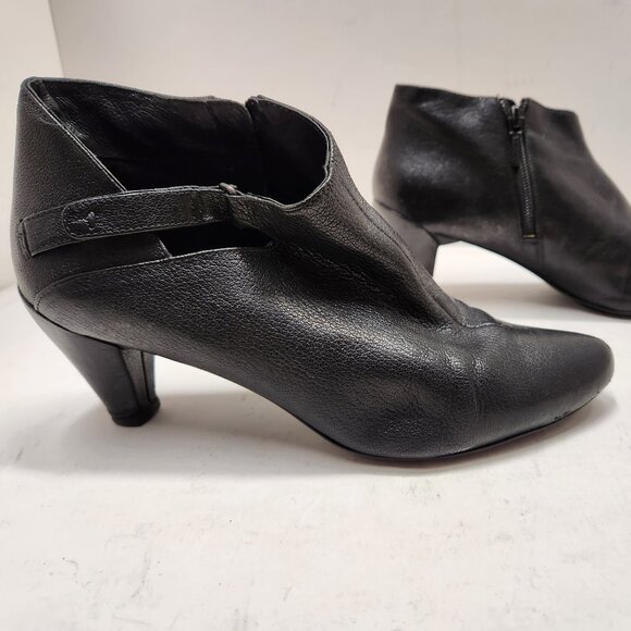 TSUBO POINTED TOE DRESS ANKLE BOOTS ZIPPERD BACK US SIZE 7 - Picture 1 of 14
